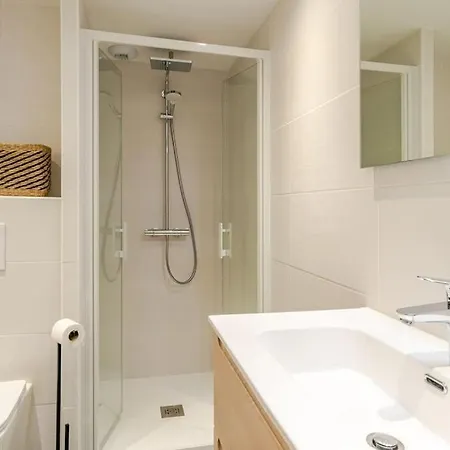 Newly Built With Pool, Walk To The 아파트 앙티브