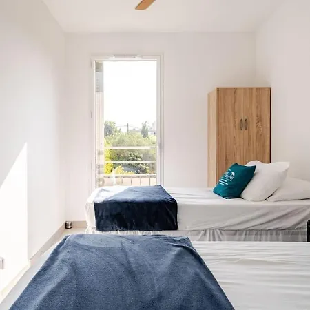 Newly Built With Pool, Walk To The 아파트 *