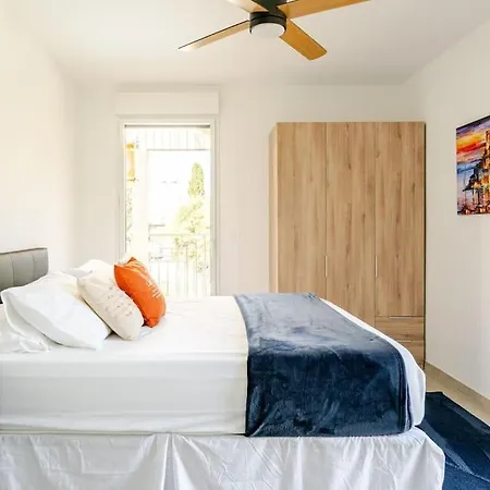 아파트 Newly Built With Pool, Walk To The *