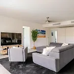 アパート Newly Built With Pool, Walk To The *