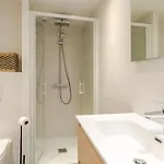 Newly Built With Pool, Walk To The アパート アンティーブ
