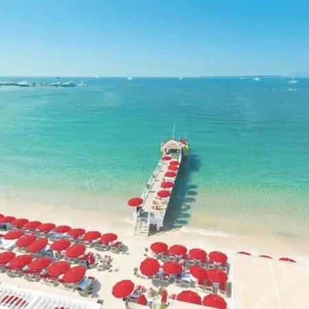 Newly Built With Pool, Walk To The Apartmán