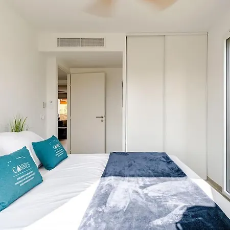 Newly Built With Pool, Walk To The Apartment Antibes