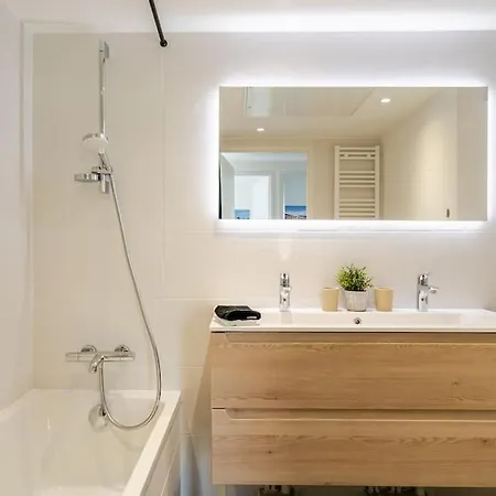 Newly Built With Pool, Walk To The