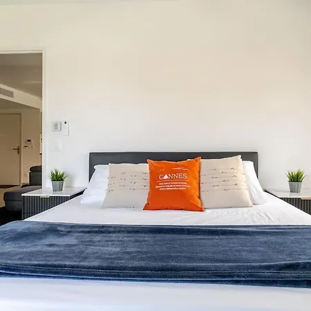 Newly Built With Pool, Walk To The * Antibes