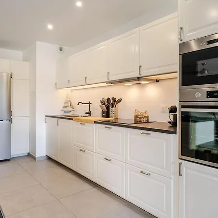 Apartment Newly Built With Pool, Walk To The Antibes