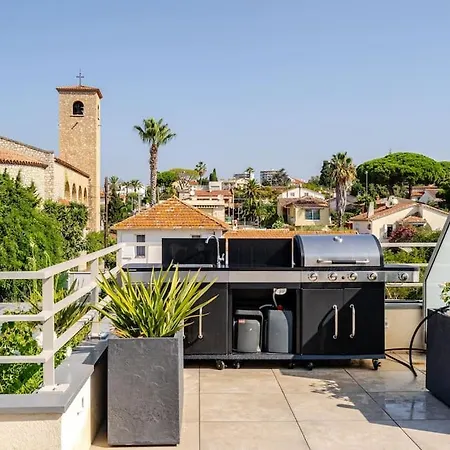 Newly Built With Pool, Walk To The