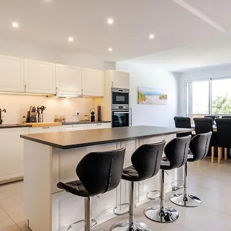 Newly Built With Pool, Walk To The Apartmán