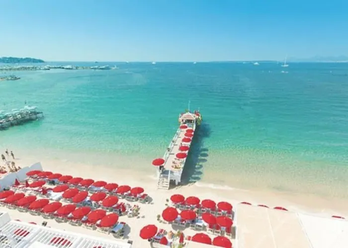 Newly Built With Pool, Walk To The 公寓