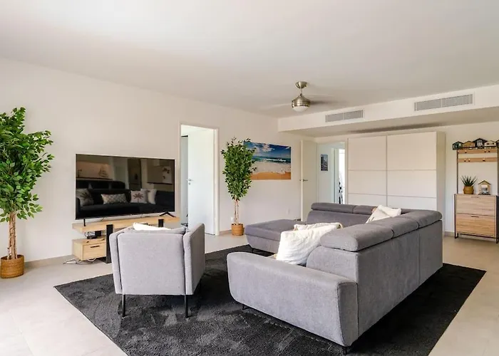 公寓 Newly Built With Pool, Walk To The *