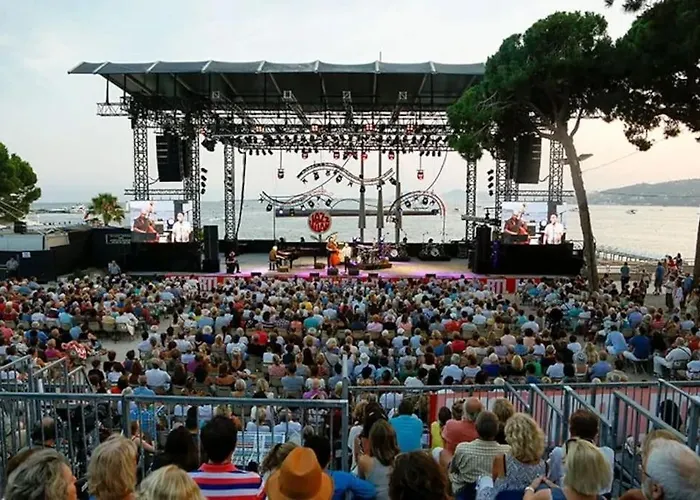 Newly Built With Pool, Walk To The 公寓 昂蒂布