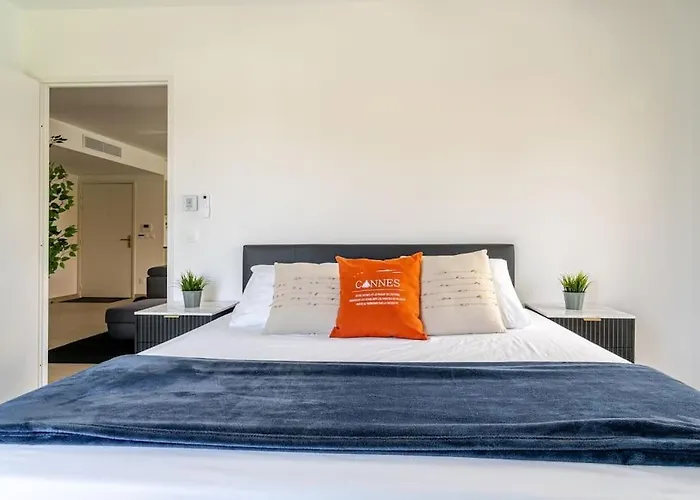 Newly Built With Pool, Walk To The * Αντίμπ