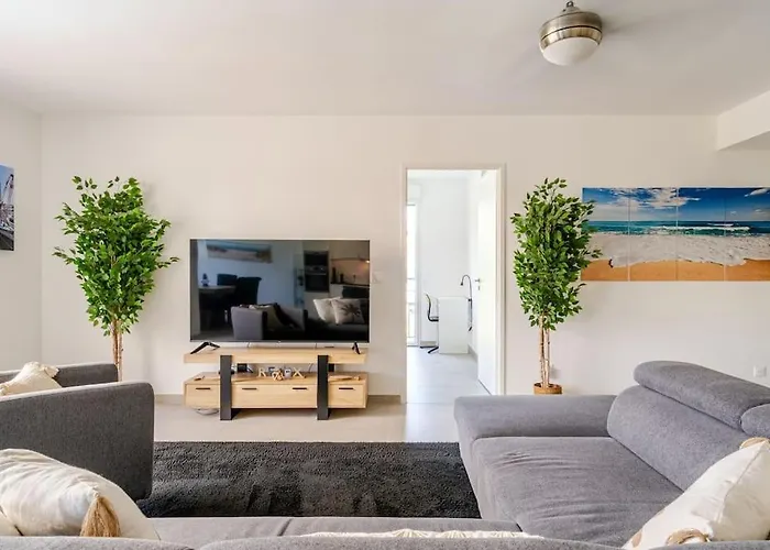 Newly Built With Pool, Walk To The 公寓 昂蒂布