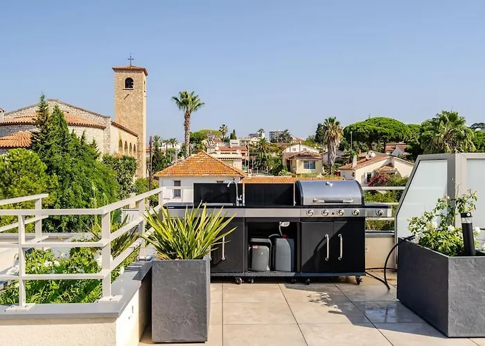 Newly Built With Pool, Walk To The