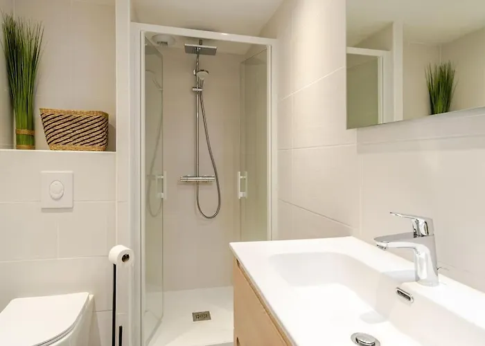 Newly Built With Pool, Walk To The Διαμέρισμα Αντίμπ