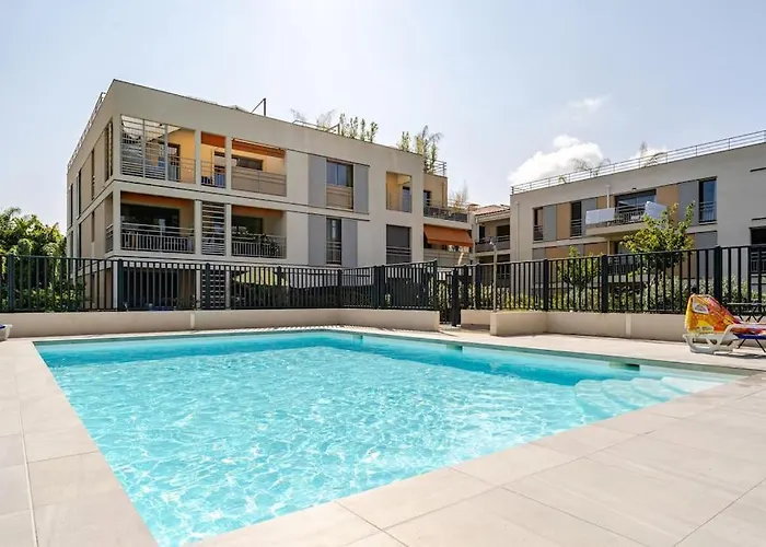 Newly Built With Pool, Walk To The * 昂蒂布