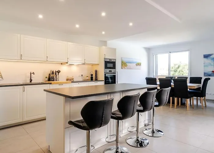 Newly Built With Pool, Walk To The Appartement