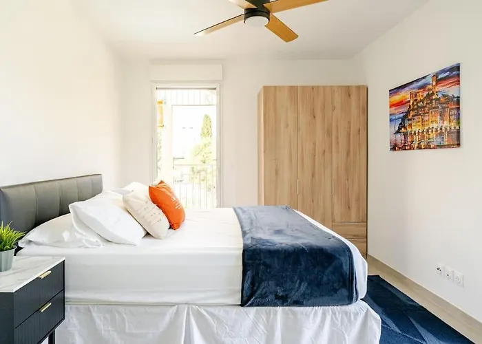 公寓 Newly Built With Pool, Walk To The *