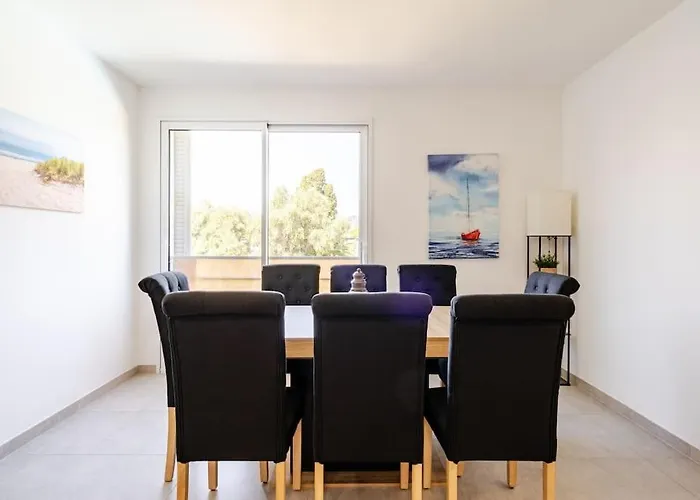 Newly Built With Pool, Walk To The Αντίμπ