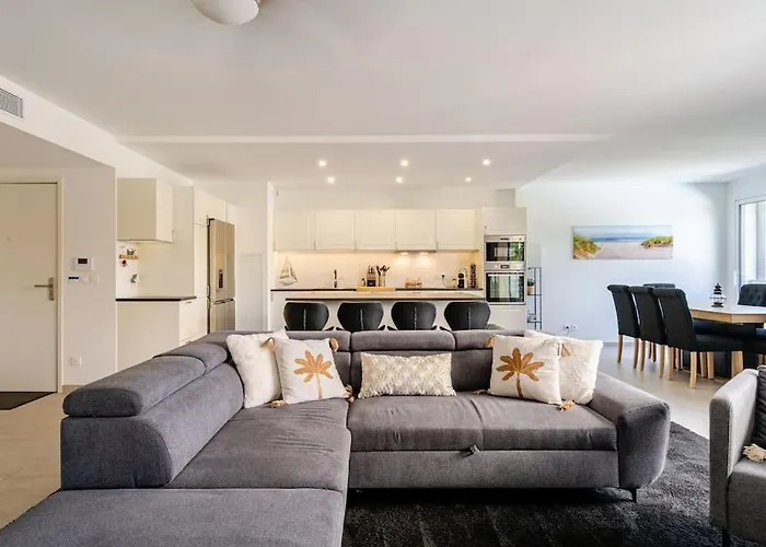 Newly Built With Pool, Walk To The